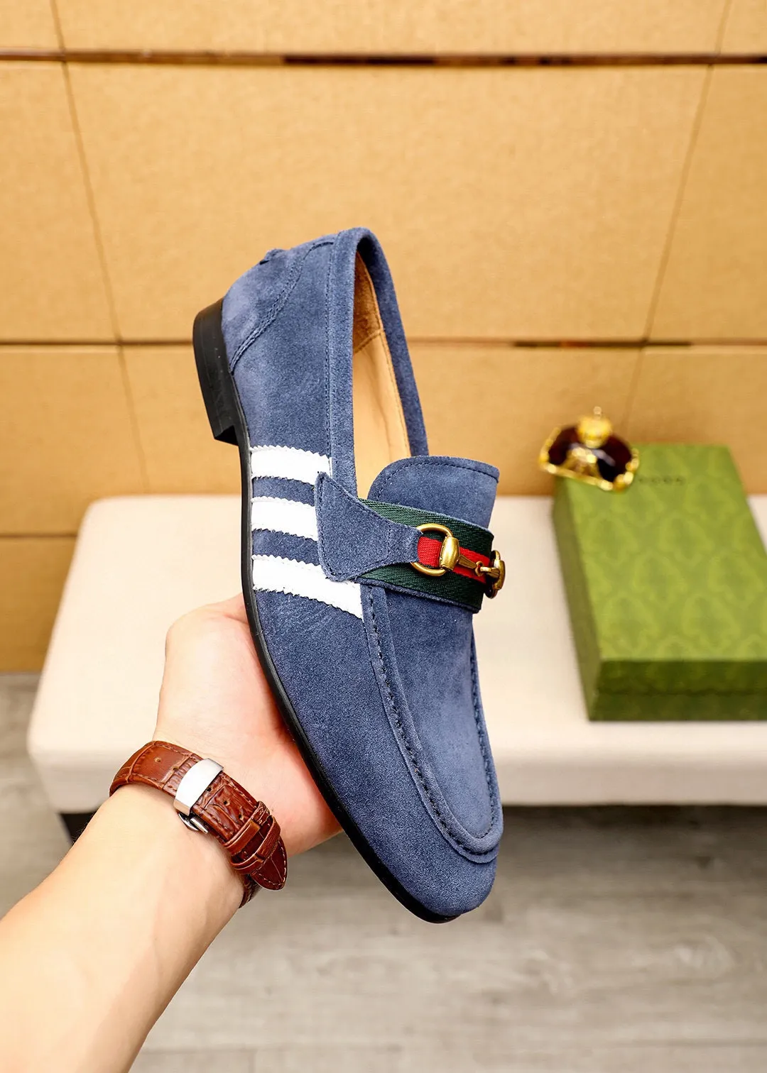 Men's shoes 💰480 💐 Product trademark: GUCCI "Gucci" casual leather shoes Regular size: 38-44 (45.46🉑️customized) Product materials: Selected imported first-layer frosted cowhide upper + classic hardware buckle, imported cowhide leather lining. Strong three-dimensional visual effect, original outsole Color: 4⃣️colors available